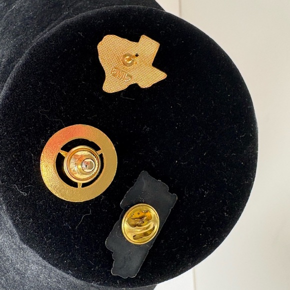 Fort Hood and Killeen Texas Pin Set - Picture 4 of 7